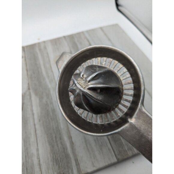 Vintage Foley #4 Hand Held Juicer Reamer Metal aluminum 8 1/4" - Picture 9 of 9